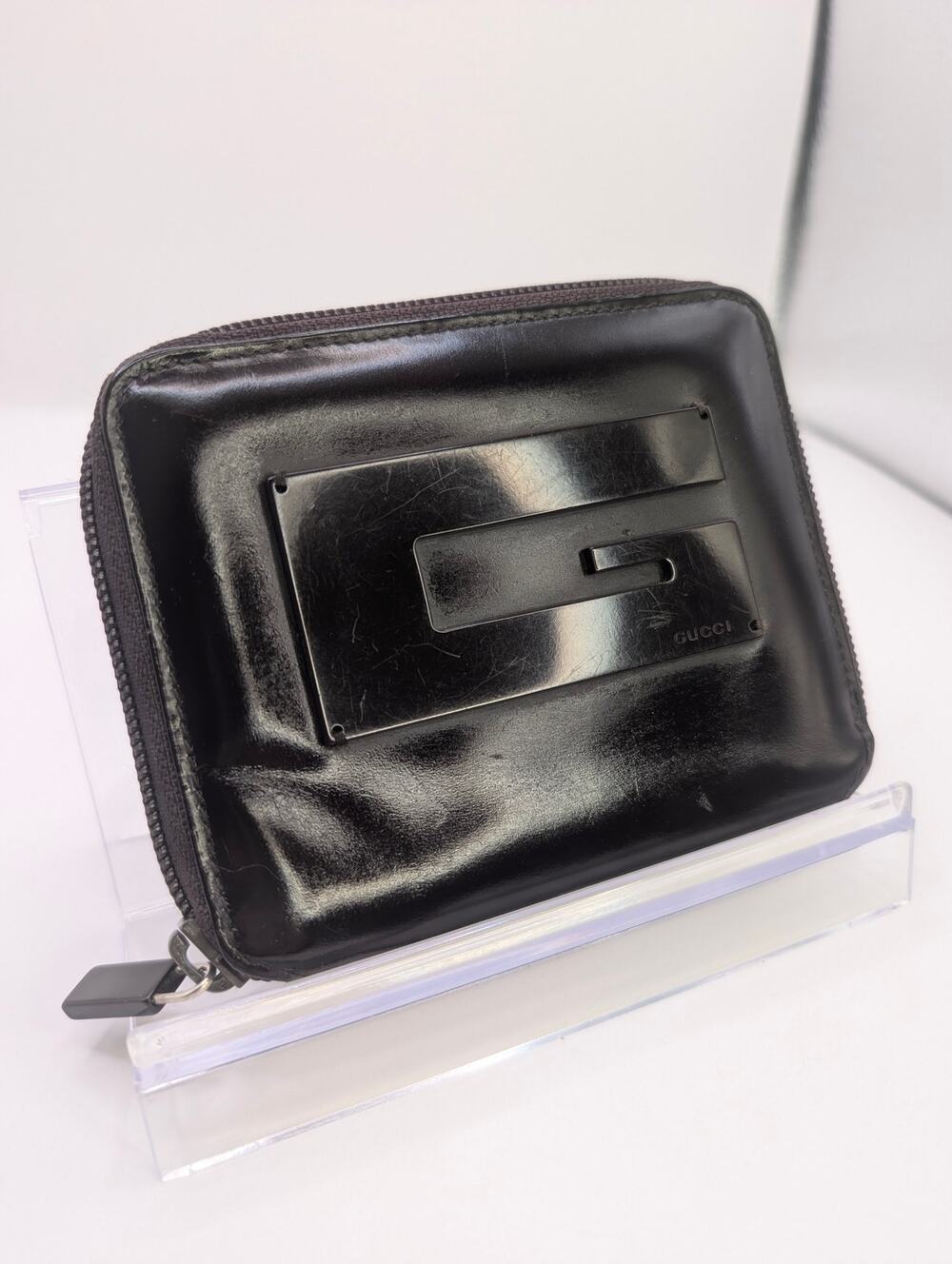 Authentic Gucci Black Vintage Leather Compact Zip Wallet w/ Large G Logo Plaque